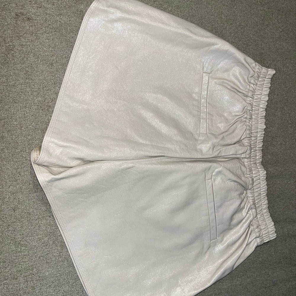 GREY LAB Shiny Cream High Waist Shorts - Picture 5 of 6
